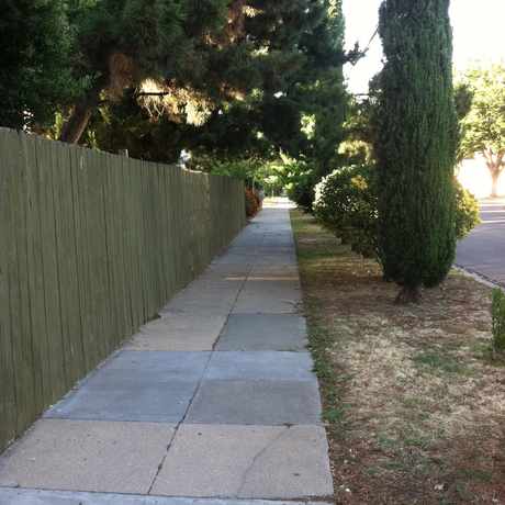 Photo of 34TH ST & 2ND AVE (NB) in North Oak Park, Sacramento