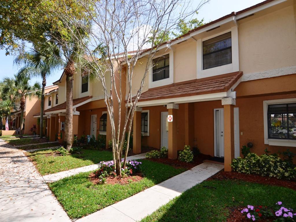 Crown Pointe Apartments, Coconut Creek FL Walk Score