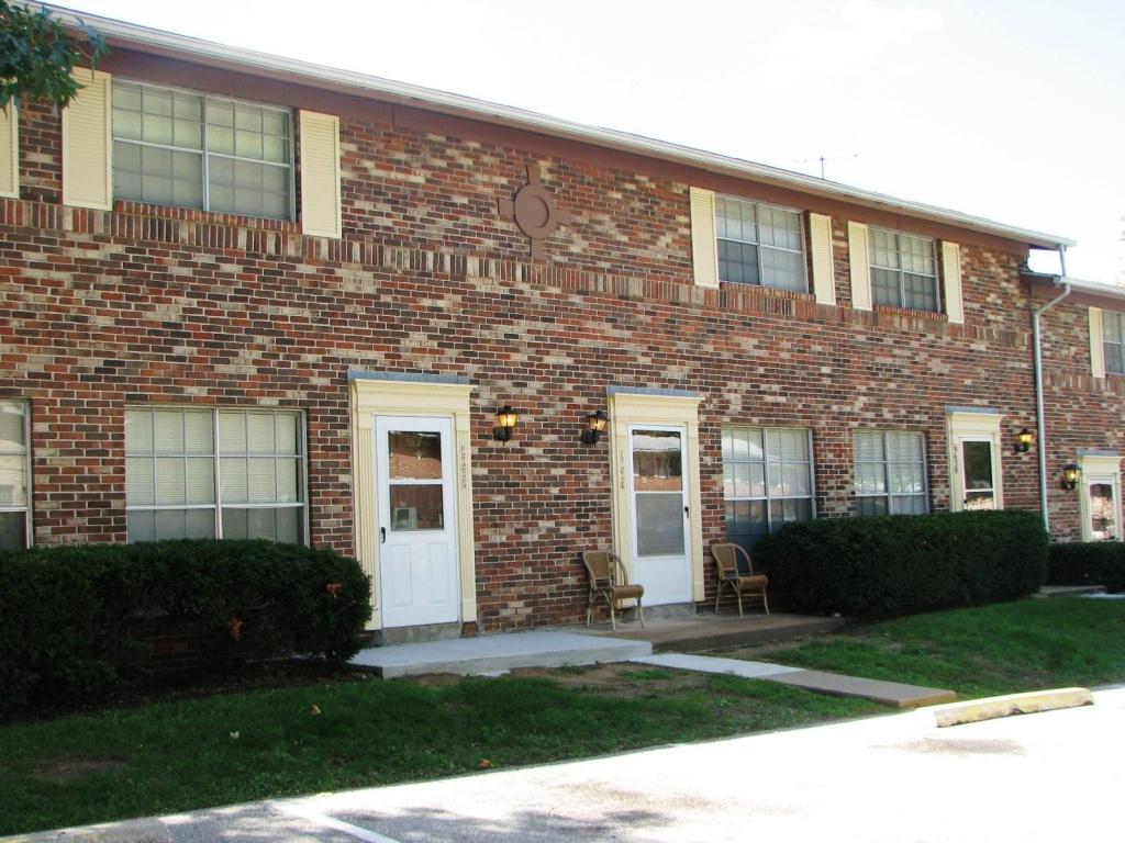 Lynn Town Townhomes Apartments, St. Louis MO Walk Score
