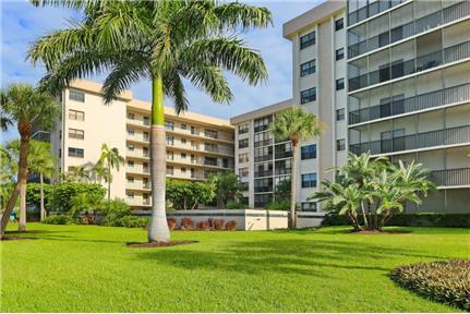 Lido Beach Unfurnished 2/2 Condo - Sarasota Come enjoy what Lido Beach has to offer, freshly painted 2/2 unfurnished Condo with wrap around lanai