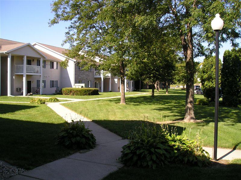 Country Villa Apartments, Beaver Dam WI Walk Score