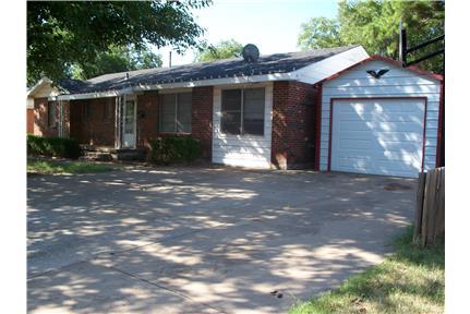 NICE BRICK, 3 BEDROOM HOUSE, $850.00 MONTH - Burkburnett NICE 3 BD ROOM 1