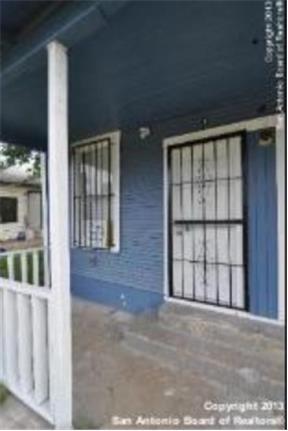 DEUPLEX FOR RENT 650 - San Antonio 2 BEDROOM ONE BATH CLOSE TO LADY OF LAKE UNIVERSITY , UT SAN ANTONIO ALSO DOWN TOWN