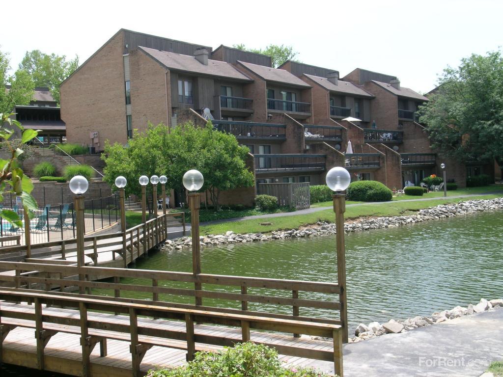 Waterfront Crossing at Creve Coeur Apartments, Creve Coeur MO Walk Score