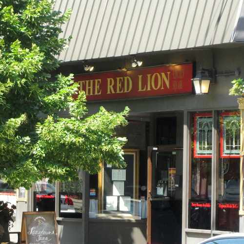 photo of The Red Lion Lincoln Square at 4749 North Rockwell Street Chicago IL 60625