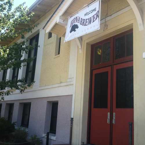 photo of Edna Brewer Middle School at 3748 13th Avenue Oakland CA 94610