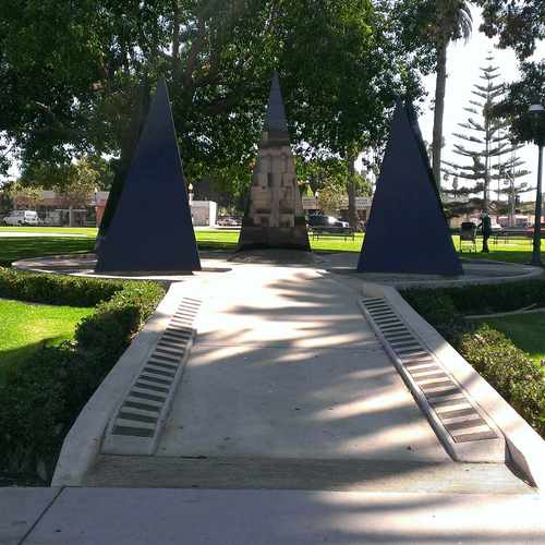 photo of 1060 South Oxnard Boulevard at 1012 Donlon Avenue Oxnard CA 93030