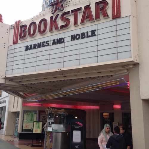photo of Bookstar at 12136 Ventura Boulevard Los Angeles CA 91604