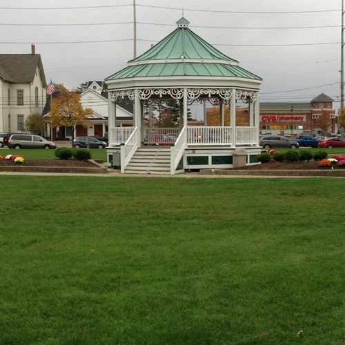 photo of Strongsville Town Square at 18574 Royalton Road Strongsville OH 44136