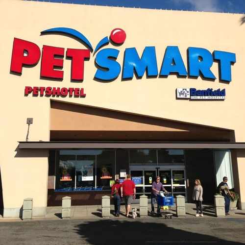 photo of PetSmart at 7611 Carson Boulevard Long Beach CA 90808