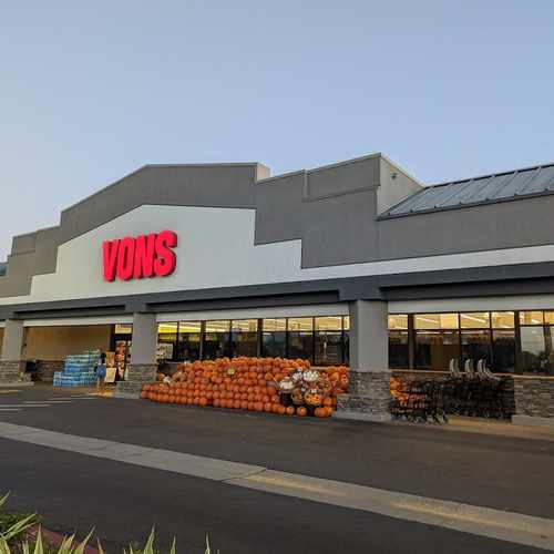 photo of Vons at 5922 Edinger Avenue Huntington Beach CA 92649