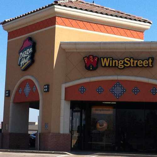 photo of Pizza Hut at 12100 North Rockwell Avenue Oklahoma City OK 73162