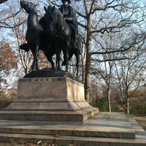 photo of Lavra Gardin Fraser Sculpture at Wyman Park Drive Baltimore MD 21218
