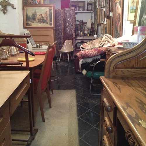 photo of Midwestern Arts & Antiques at 4648 North Western Avenue Chicago IL 60625