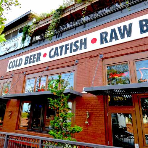 photo of Six Feet Under Pub & Fish House- Grant Park at 427 Woodward Avenue Southeast Atlanta GA 30312