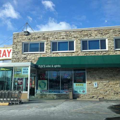 photo of RAY'S LIQUOR at 8930 West North Avenue Wauwatosa WI 53226