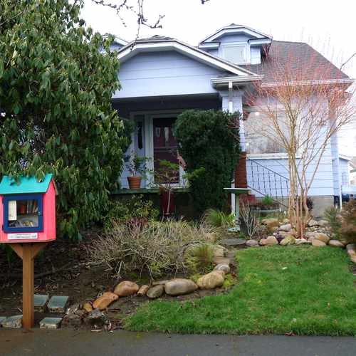 photo of Little Free Library #5016 at 2545 North Willamette Boulevard Portland OR 97217