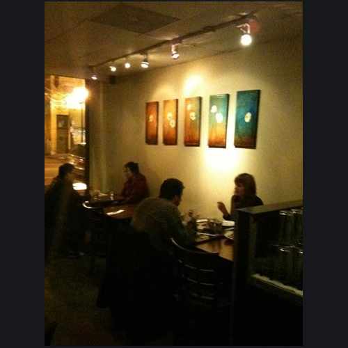 photo of Aroy Thai Restaurant at 4654 North Damen Avenue Chicago IL 60625