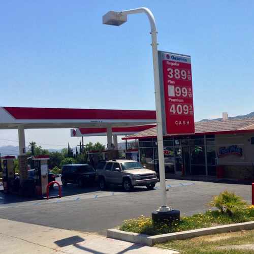 photo of 76 Conoco Phillips Gas Station at 3334 Foothill Boulevard Glendale CA 91214
