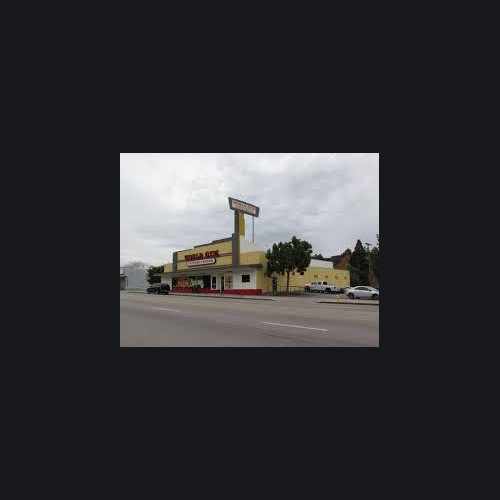 photo of World Gym at 6656 Foothill Boulevard Los Angeles CA 91042
