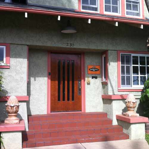 photo of Beachrunners' Inn at 231 Kennebec Ave Long Beach CA 90814