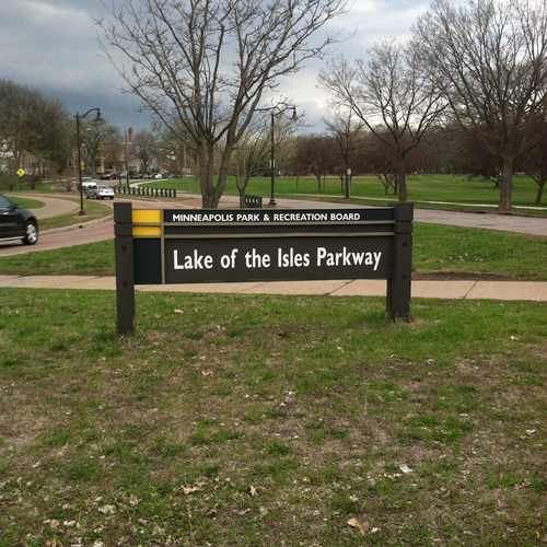 photo of Lake Of The Isles Parkway at 2056 West Lake of the Isles Parkway Minneapolis MN 55405