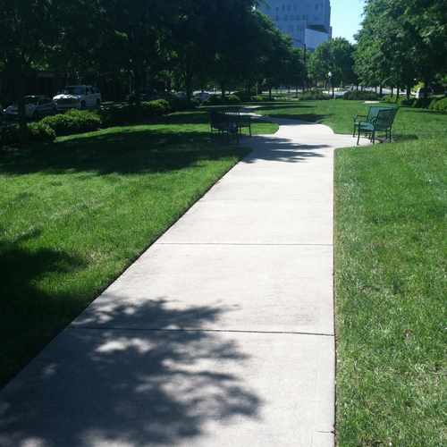 photo of Small Sitting Area at 503 East 9th Street Charlotte NC 28202