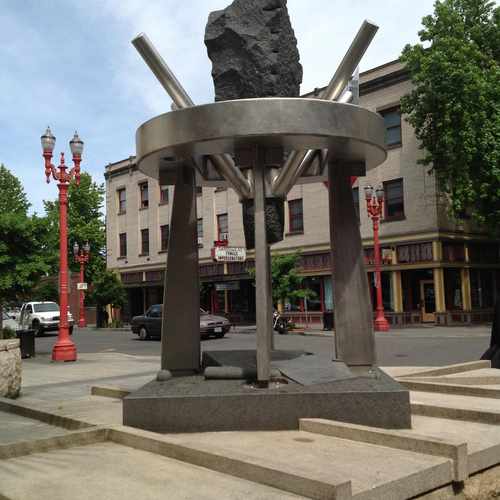 photo of NW 3rd and Davis, Portland ,or at 200 Northwest Everett Street Portland OR 97209
