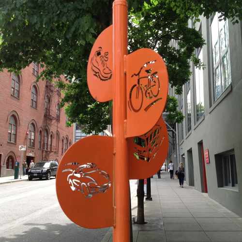 photo of Street sign in the Pearl at 914 NW Everett St Portland OR 97209