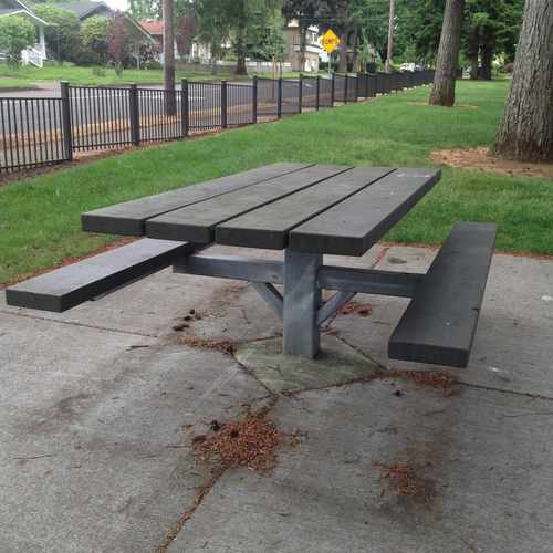 photo of Tree Covered Picnic Area at 214 West 32nd Street Vancouver WA 98660