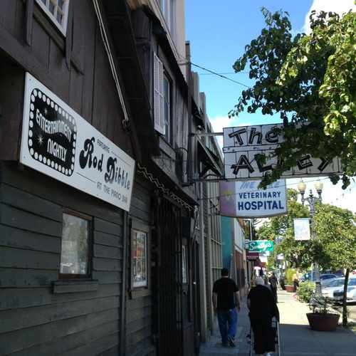 photo of The Alley at 3325 Grand Avenue Oakland CA 94610