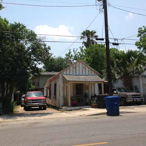 photo of N. FLORES & HESS at 2200 North Flores Street San Antonio TX 78212