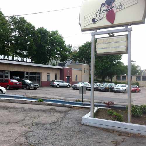 photo of Snub's at 887 North Main Street Providence RI 02904