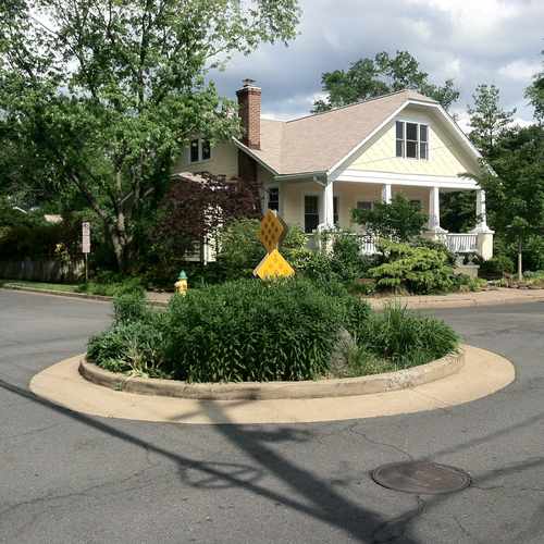 photo of Traffic Circle at 6th and Jackson St. at 524 North Jackson Street Arlington VA 22201