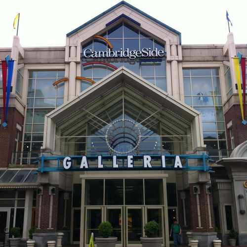 photo of Lids Cambridgeside Galleria at 32 First Street Cambridge MA 02141