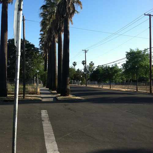 photo of 34TH ST & 1ST AVE (SB) at Y Street 1st Avenue Alley Sacramento CA 95817