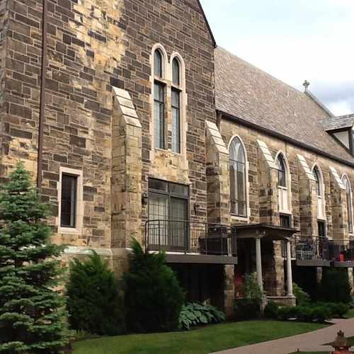 photo of Debrbyshire Condos at 2435 Derbyshire Road Cleveland OH 44106