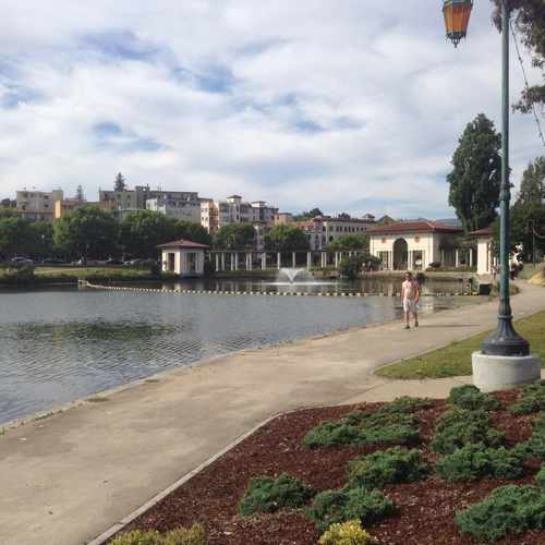 photo of Lake Merritt at 2381 Lakeshore Avenue Oakland CA 94606