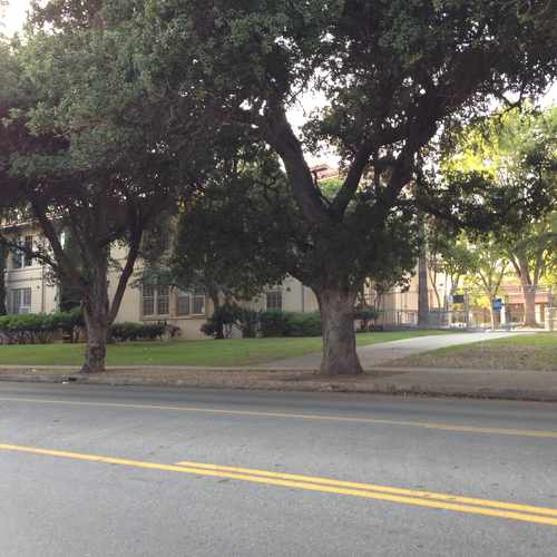 photo of School at 11701 Magnolia Blvd Los Angeles CA 91607