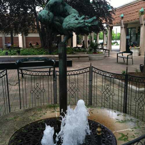 photo of Hyde Park Shopping Center at 1500 E 55th St Chicago IL 60615