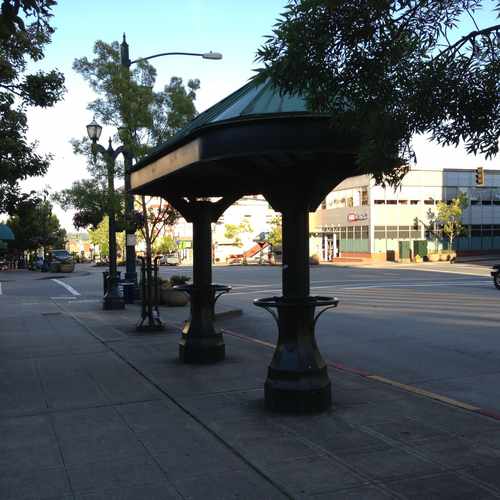 photo of Everett: Hewitt and Wetmore toward downtown Everett at 1602 Hewitt Avenue Everett WA 98201