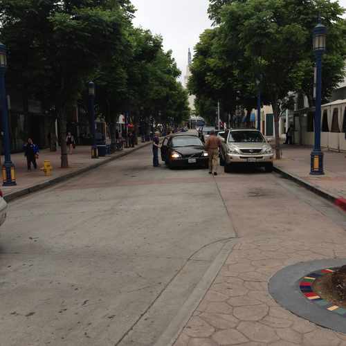 photo of Broxton Avenue at 10918 Kinross Avenue Los Angeles CA 90024