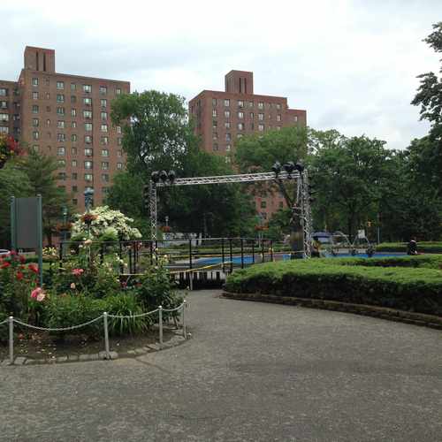 photo of Metropolitan Oval at 1560 Metropolitan Avenue Bronx NY 10462