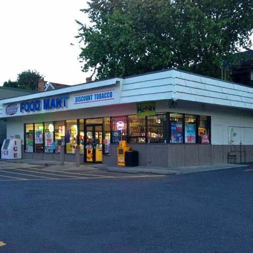 photo of Fast Trak Foodmart at 2431 Northeast Hancock St-Broadway Alley Portland OR 97212