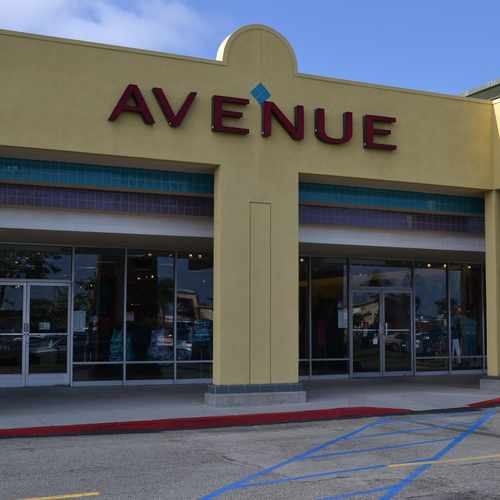 photo of Avenue at 6770 South Springpark Avenue Los Angeles CA 90056