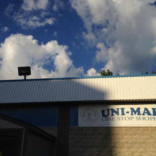 photo of Uni-Mart One Stop Shopping at 1539 W Ardmore Ave Chicago IL 60660