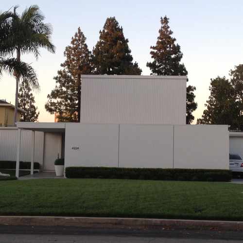 photo of Post-Modern House at 4229 North Virginia Road Long Beach CA 90807