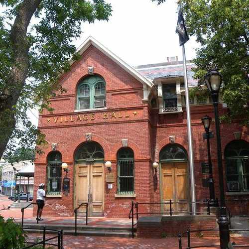 photo of Edgewate Village Hall at 587 Bay Street Staten Island NY 10304