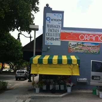 Photo of Flower Street Vendor in Coral Way, Miami