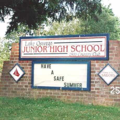 Photo of Lake Oswego Junior High School in Lake Oswego